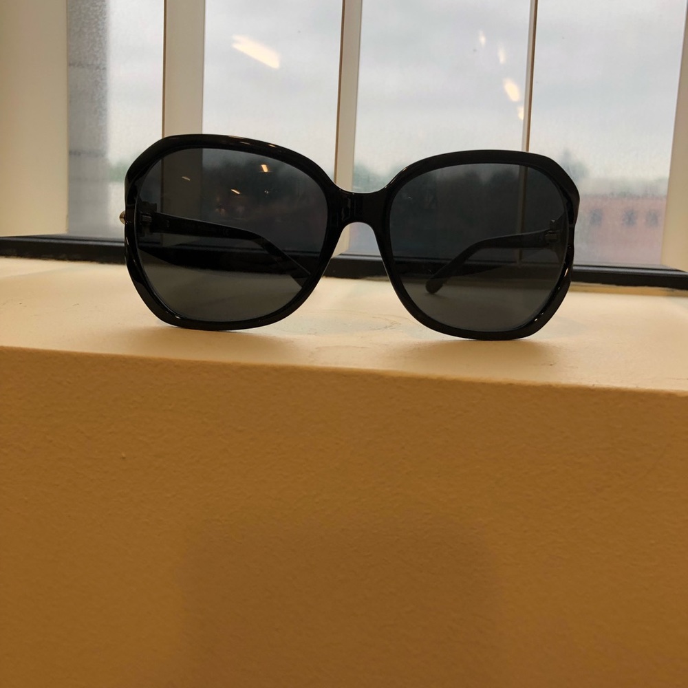 Brand new black oversized Coach sunglasses - Picture 2 of 5